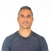 Profesor de Educación Física y entrenador personal, especializado en entrenamiento funcional.